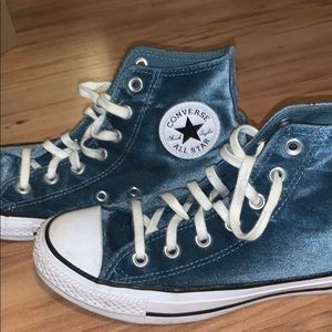 Suede blue converse